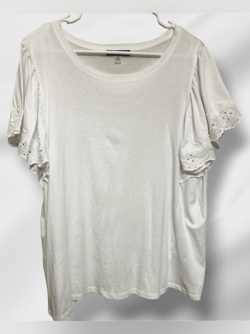 T Tahari White Top with Eyelet Ruffle Sleeves Size 1X NWOT. Pure white.
